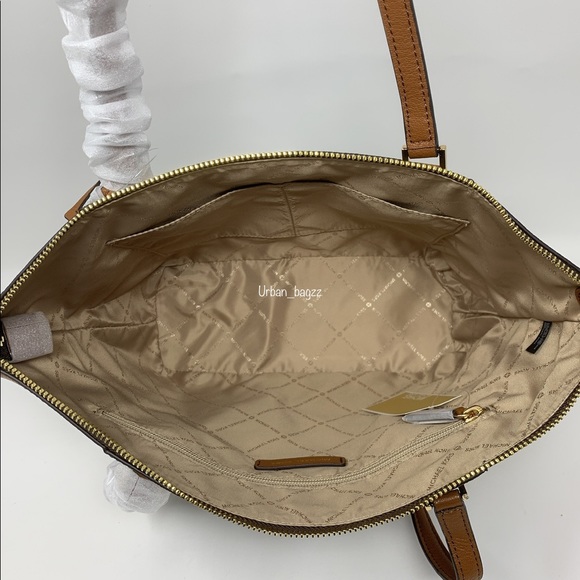 Michael Kors Charlotte Large Top Zip Tote - Picture 7 of 9